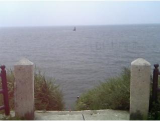 階段を降りると…