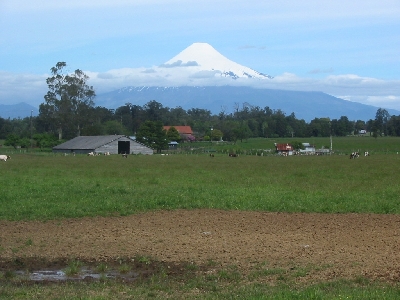 自転車旅の途中オソルノ山を望む