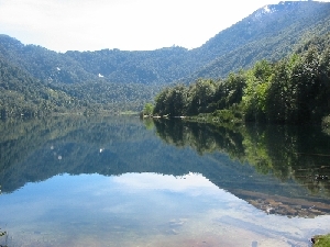 Huerquehue国立公園内Tinquilco湖