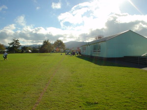 現地小学校に通う