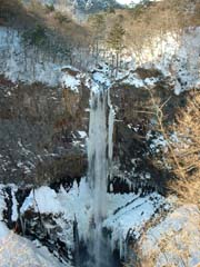 滝の冬景色