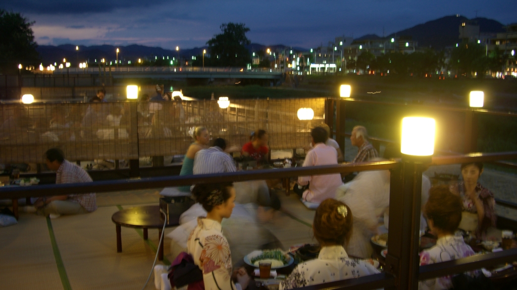 京都　鴨川納涼床