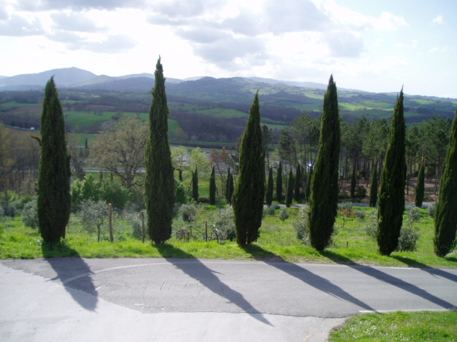 夏の休暇をトスカーナで過ごす～田園・丘陵・地中海 etc