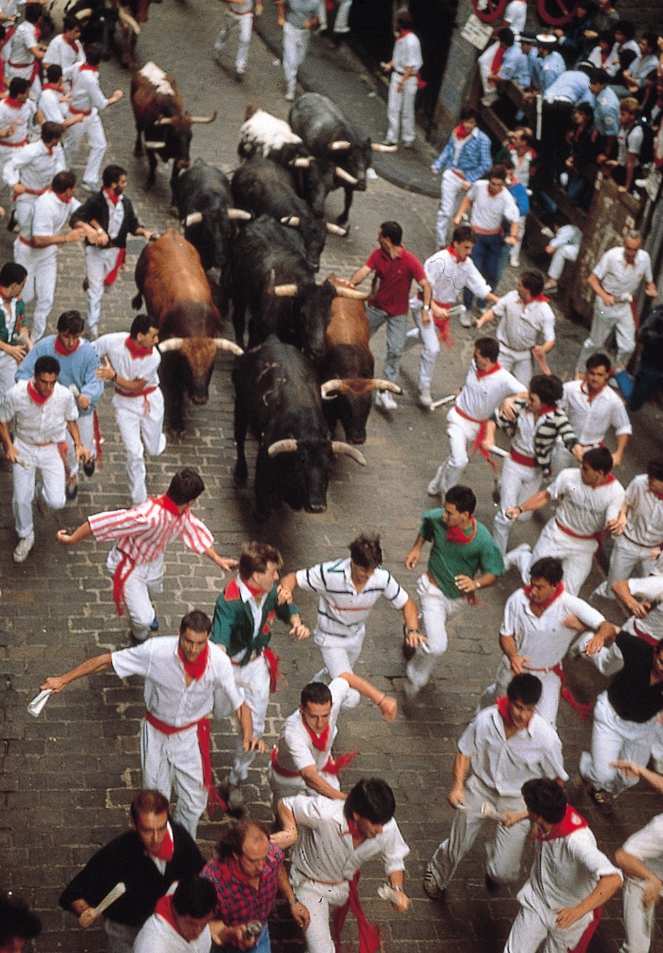 パンプローナの牛追い祭りは7月6日から14日