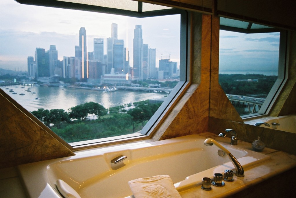 シンガポールをバスルームから眺める by tetsushi
