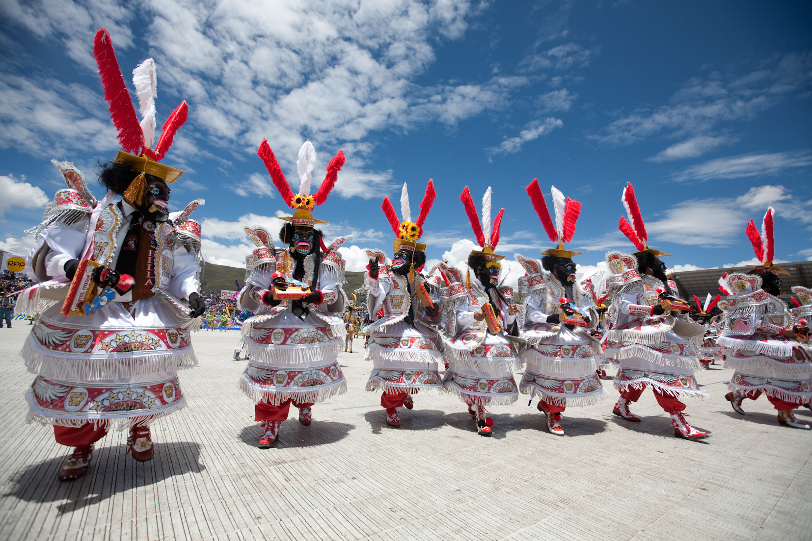チチカカ湖のほとりの町プーノで催されるカンデラリアの聖母祭