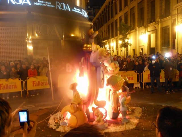 スペイン バレンシアの火祭り