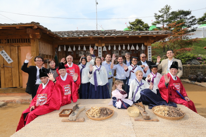 韓国伝統医学が体験できる山清韓方薬草祭り
