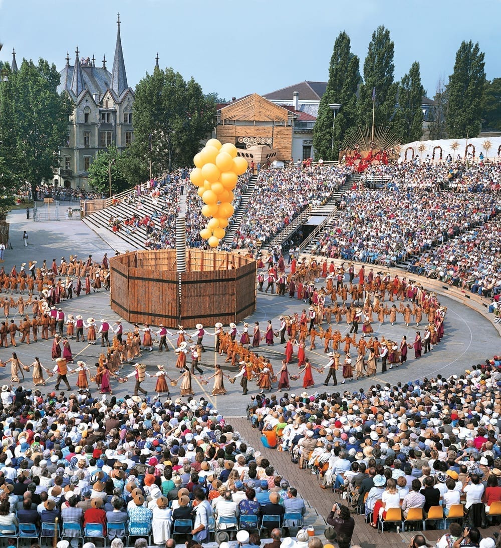 スイス・ラヴォー地区で開催される「フェット・デ・ヴィニュロン」（ワイン生産者の祭り）