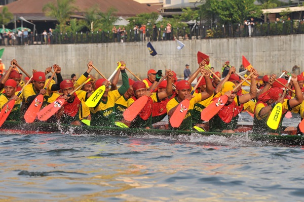 マレーシアで開催されるサラワク国際ドラゴンボート・レガッタ