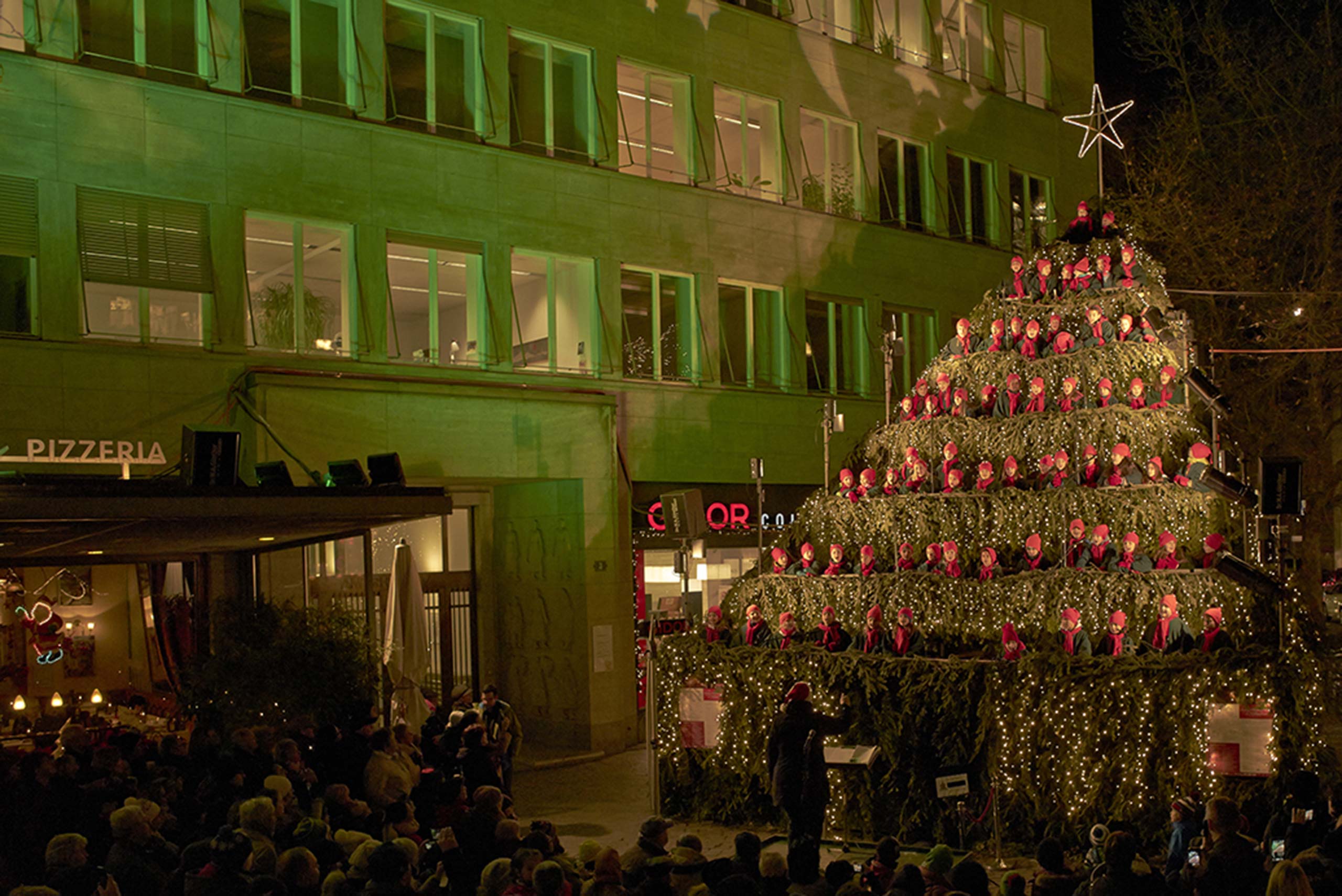 チューリヒのシンギング・クリスマスツリー