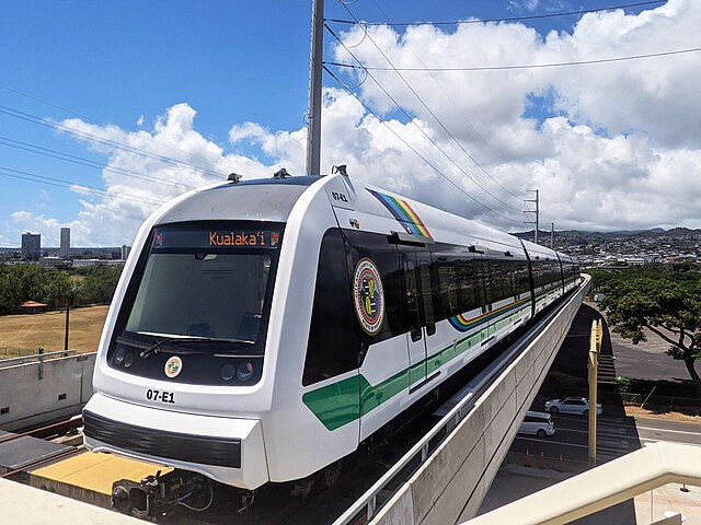 ハワイ初の高架鉄道「スカイライン」が運行開始