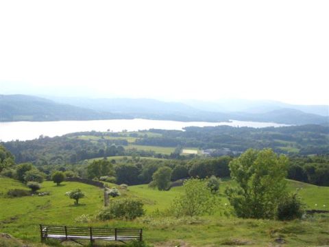 湖水地方オレストヘッドの丘からの眺め