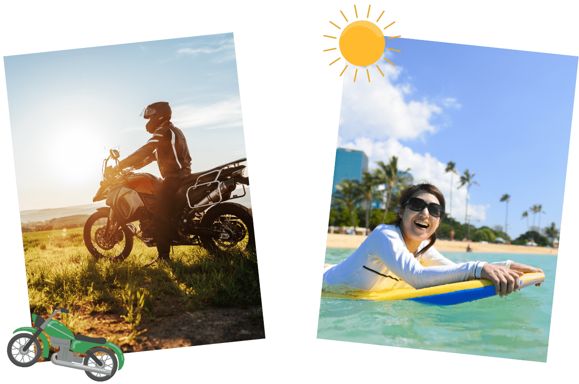 夕日を背にしてオフロードバイクに乗るヘルメット姿の人物と海でボディボードを持ち笑顔で浮かぶ女性