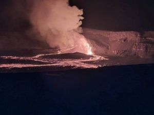 Sさまご夫妻／キラウェア火山